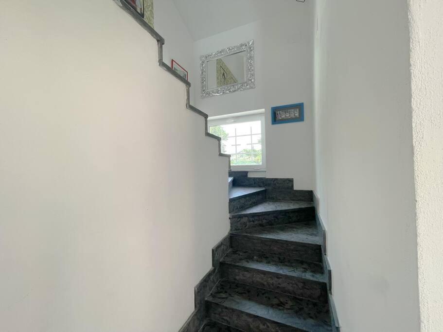 Elegante Appartamento 100 Mq Parcheggio - Wi Fi Savona Exterior foto